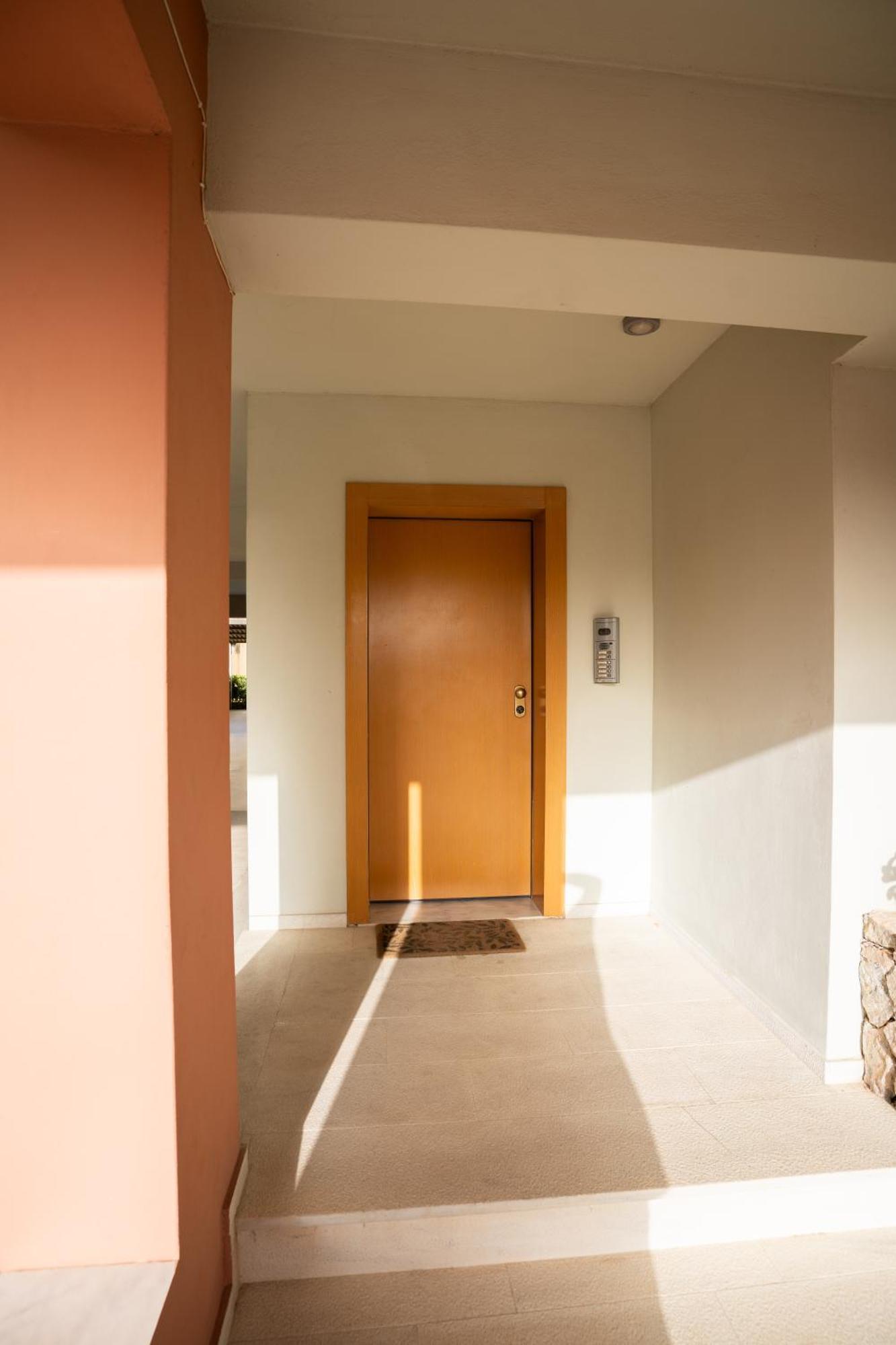 Maria'S Airport Apartment Koropion Ngoại thất bức ảnh